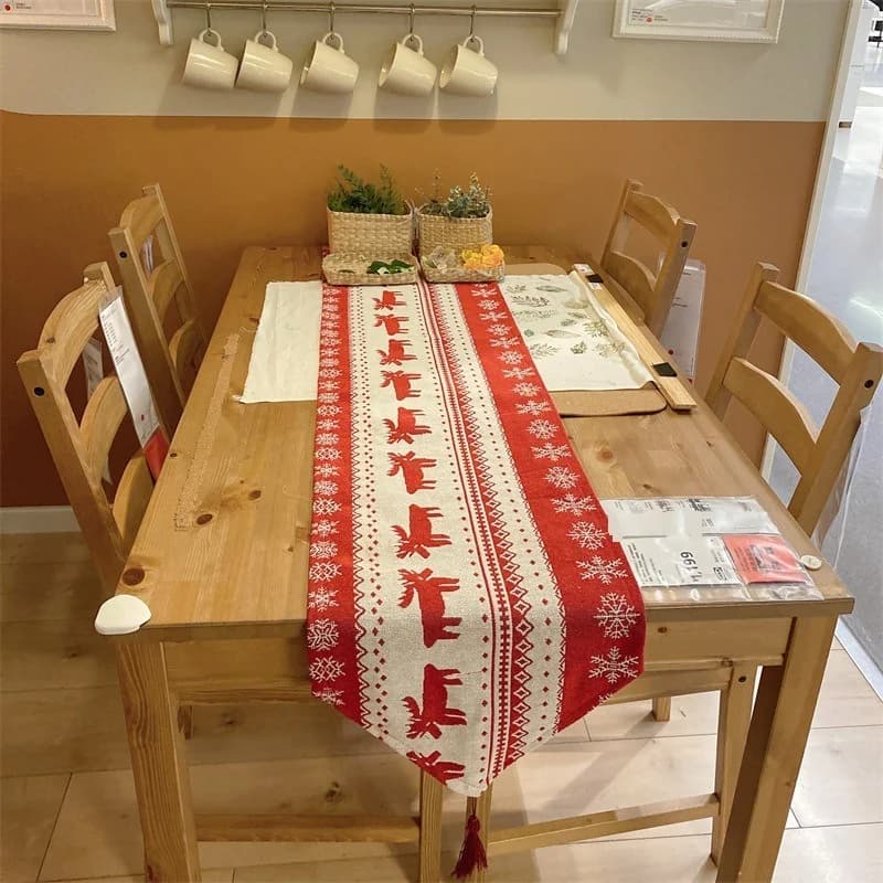 Kalėdinis staltiesės takelis su poinsetijomis, aliejinės tapybos stilius